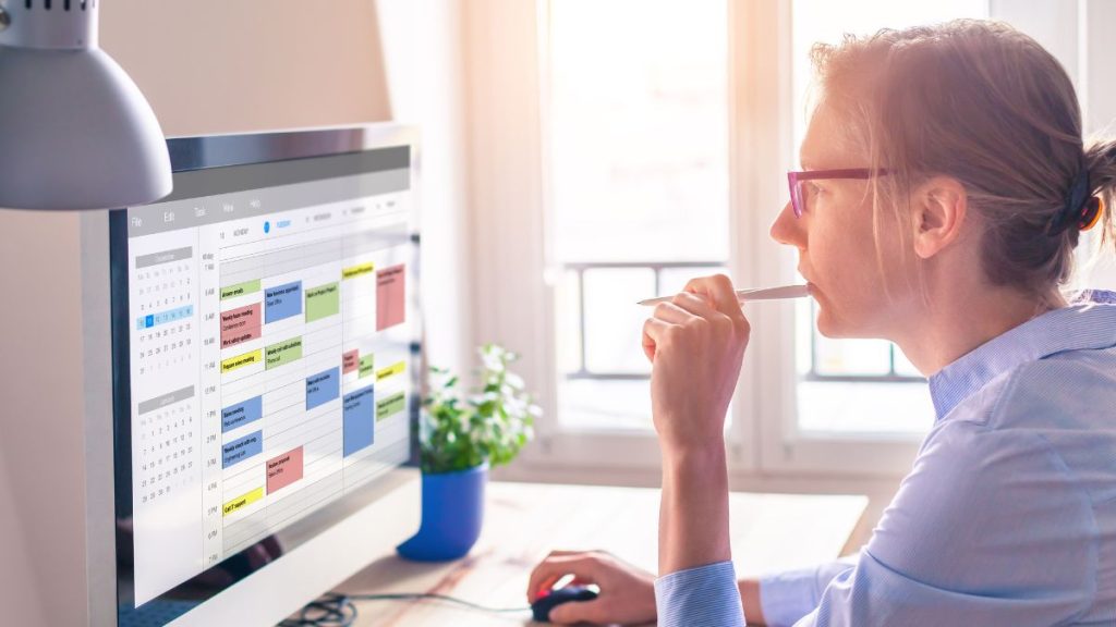 Empresa pode trocar feriado por dia útil?